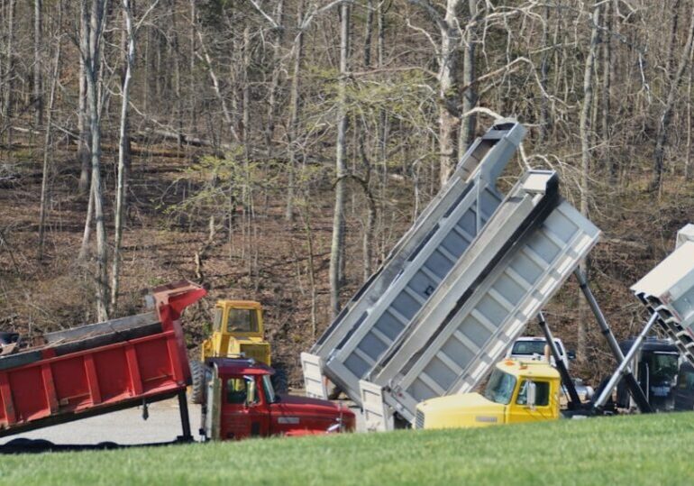 18 wheeler rollover accident on an Atlanta highway - 18 wheeler rollover Atlanta lawyer